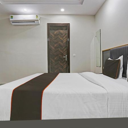 Townhouse Vip Grand Hotel Delhi  Exterior photo
