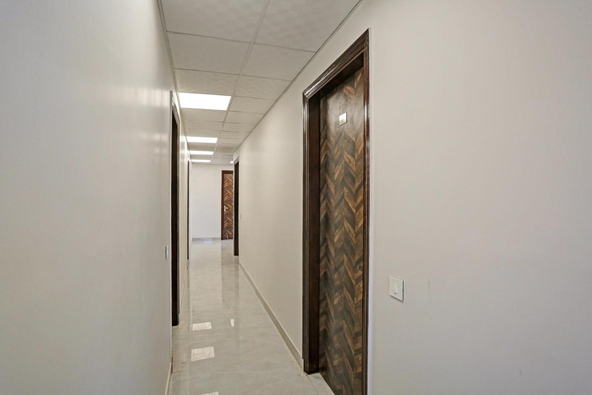 Townhouse Vip Grand Hotel Delhi  Exterior photo
