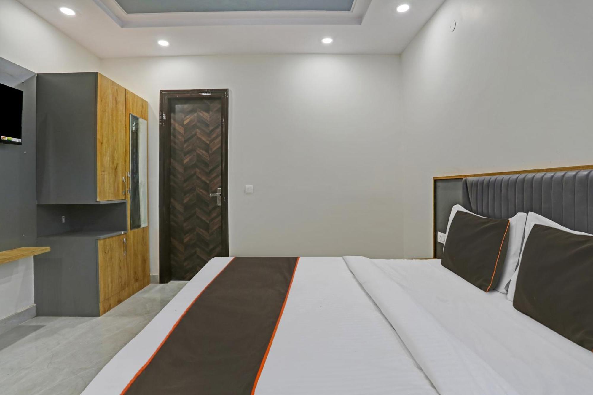 Townhouse Vip Grand Hotel Delhi  Exterior photo