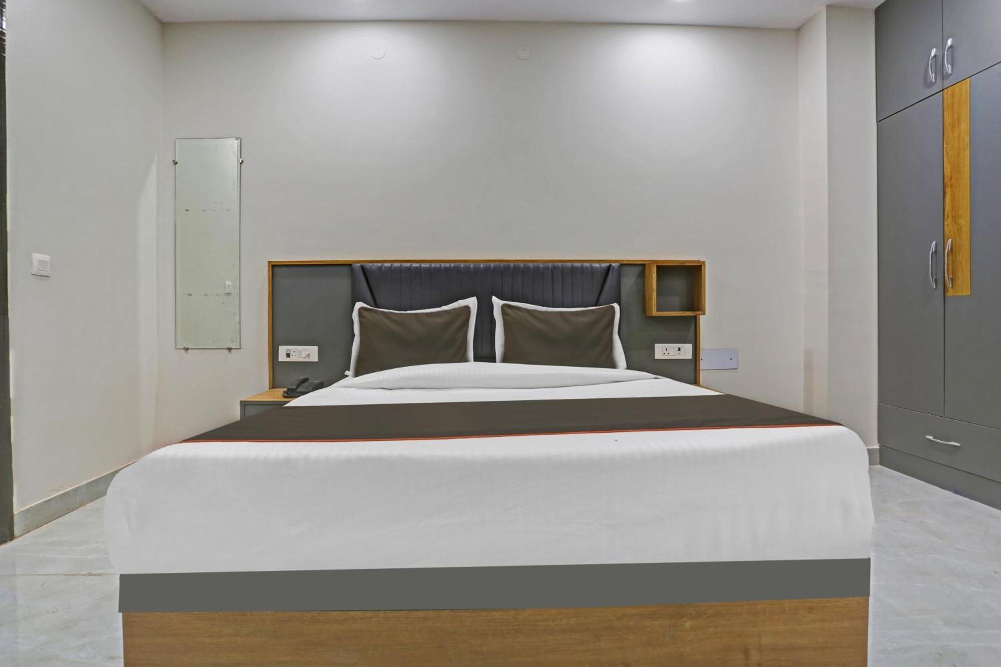 Townhouse Vip Grand Hotel Delhi  Exterior photo
