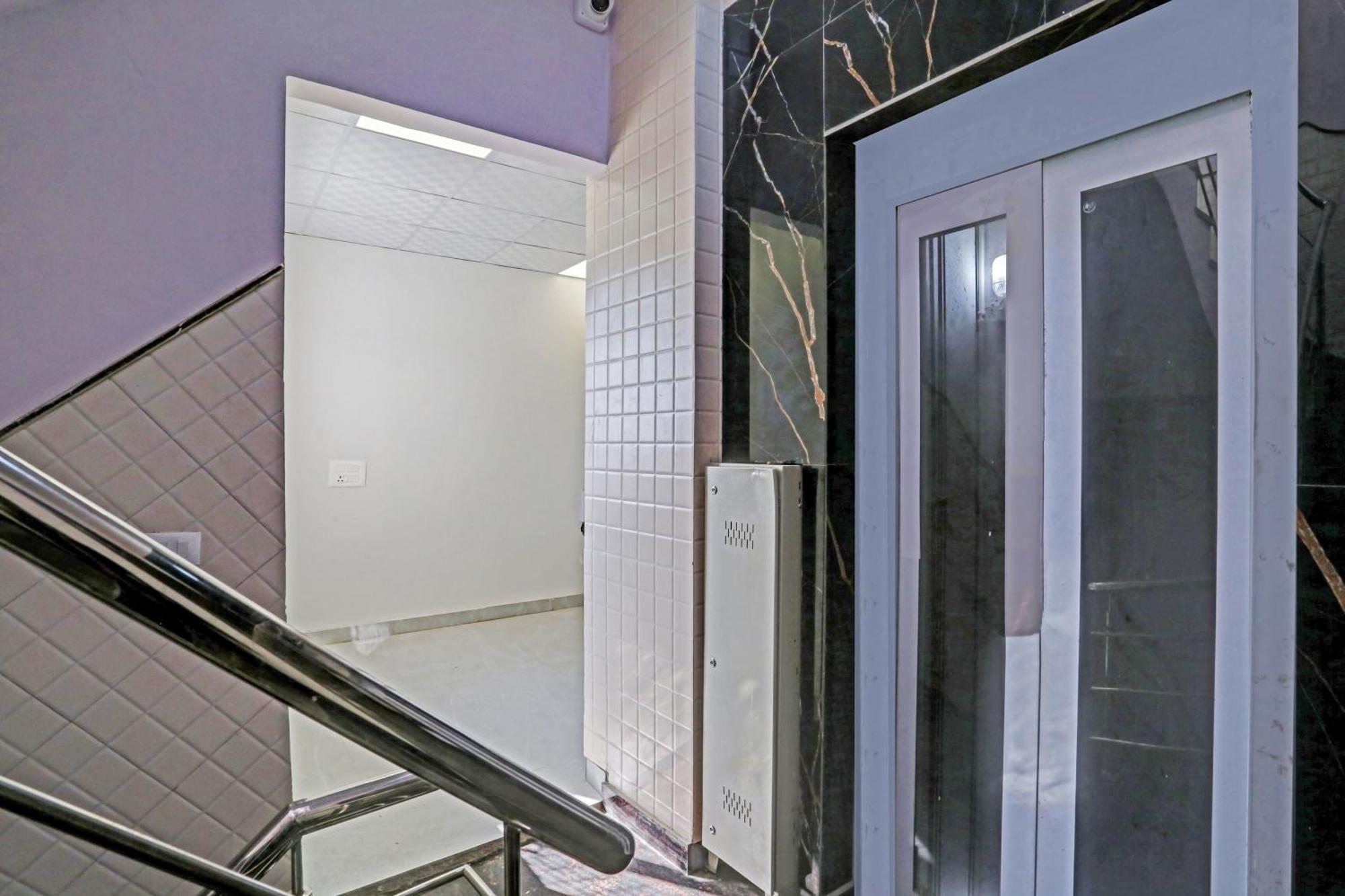 Townhouse Vip Grand Hotel Delhi  Exterior photo